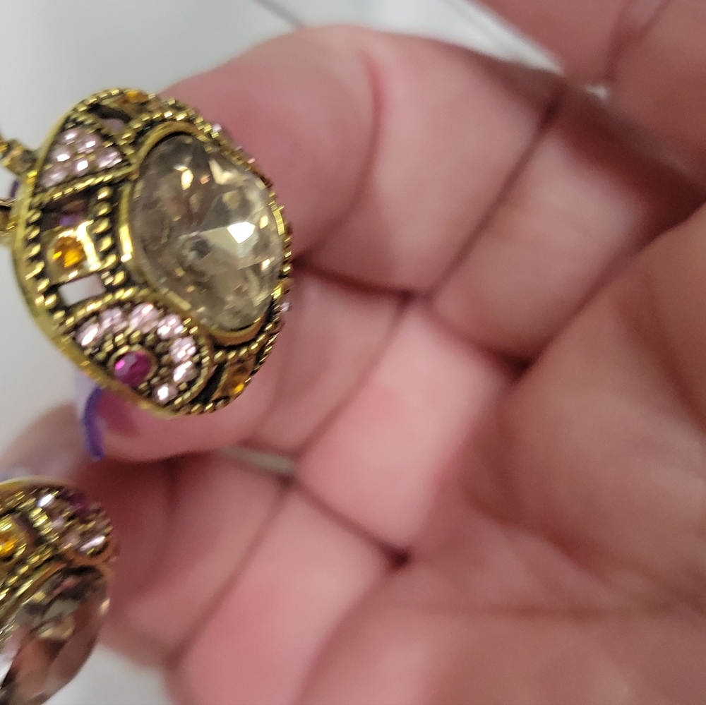 NWT Antiqued GOLD crustal Levervack Earrings. - Picture 2 of 6